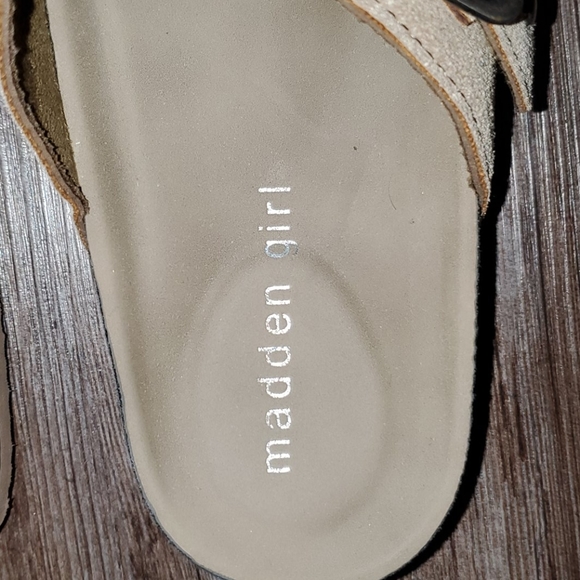 Sandals - Picture 2 of 4